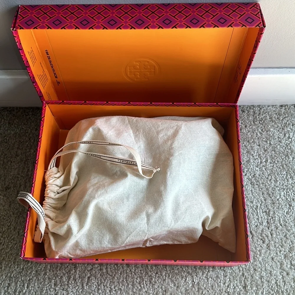 Tory Burch Pink Sandals - Picture 2 of 11